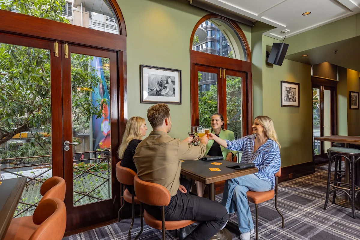 Vibe, Park Street Bar & Bistro