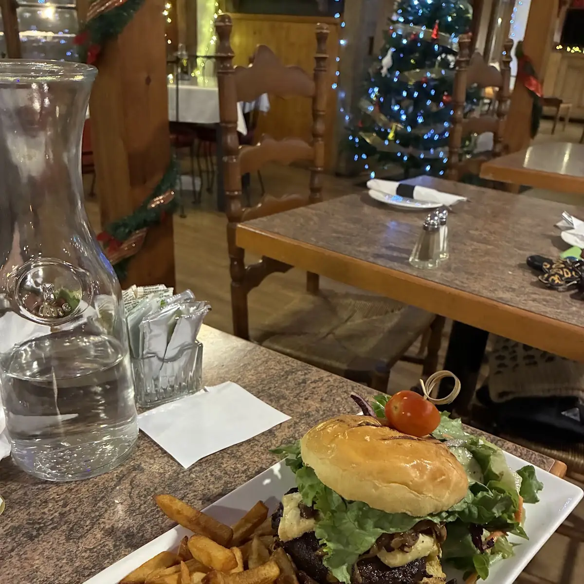 Food & drink, Restaurant - Bistro LeRelais
