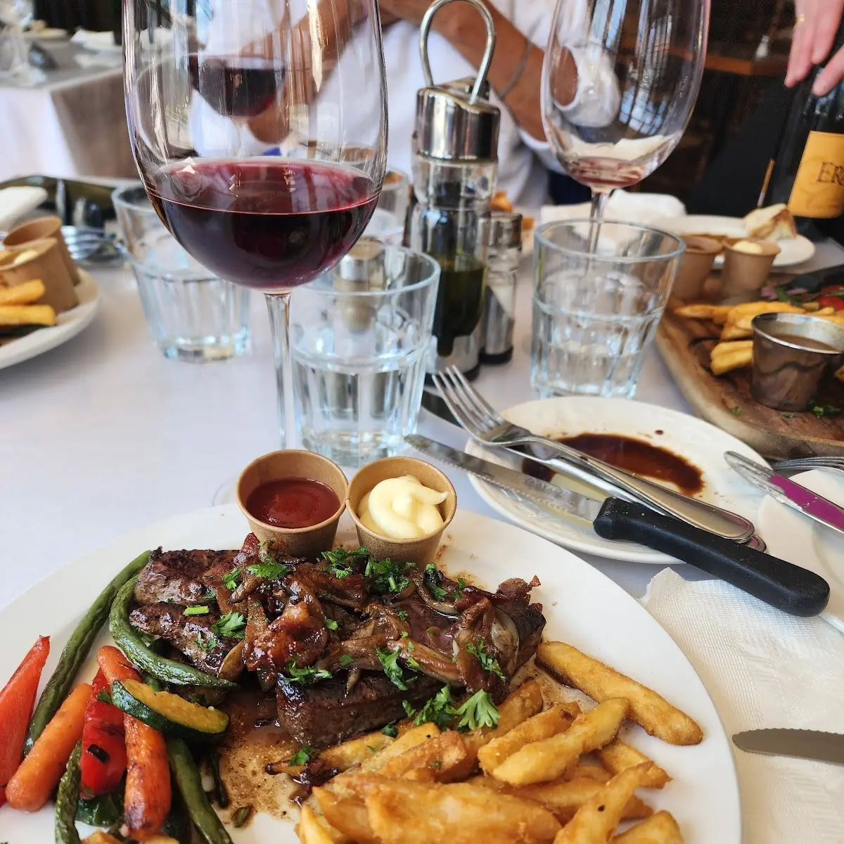 Food & drink, Restaurant - Bistro LeRelais