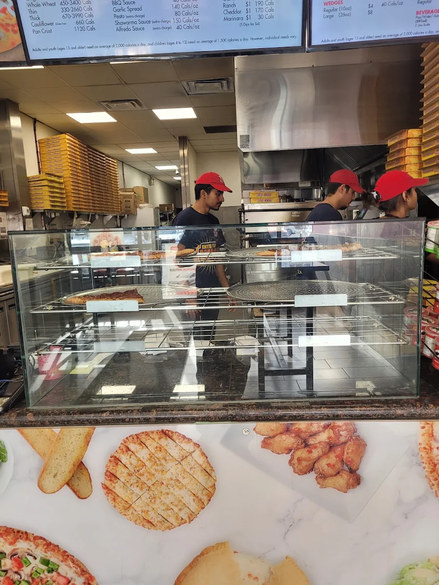 Vibe, Gino's Pizza