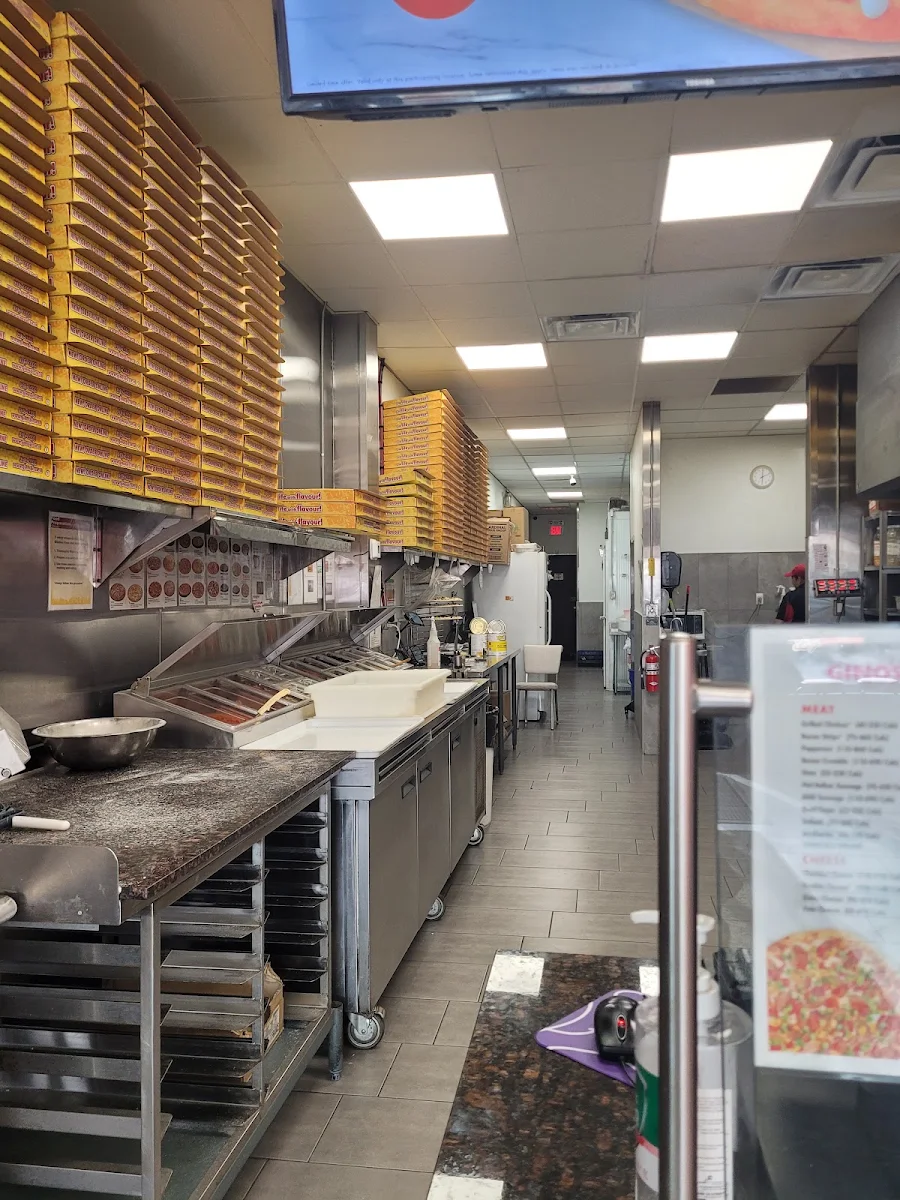 Vibe, Gino's Pizza