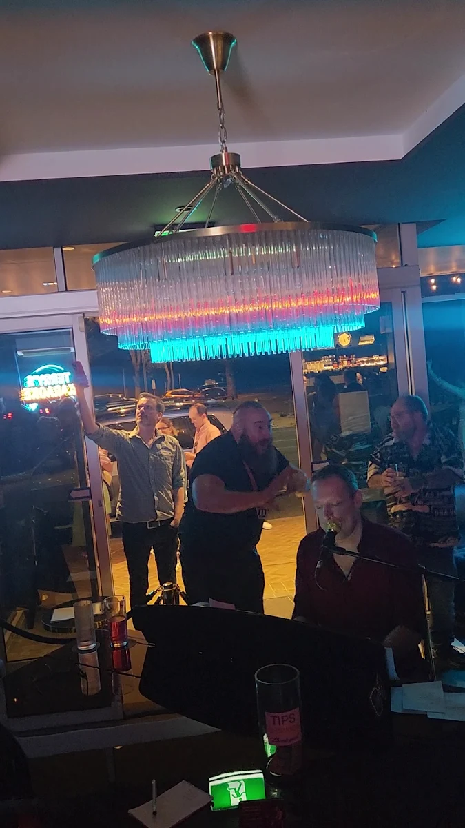 Vibe, Terry's Karaoke & Piano Bar