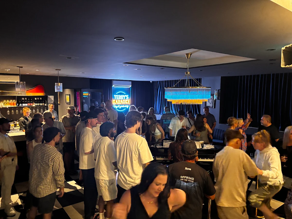 Vibe, Terry's Karaoke & Piano Bar