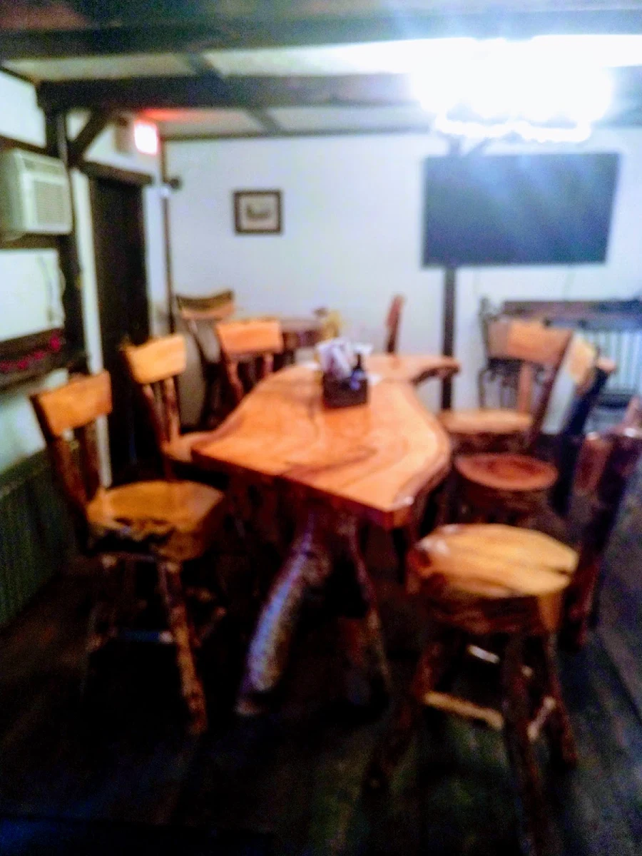 Vibe, The Flealess Hound Pub