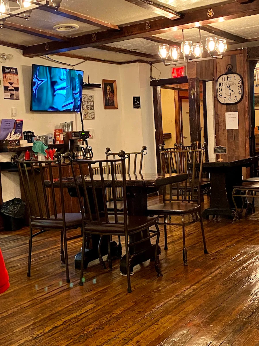 Vibe, The Flealess Hound Pub