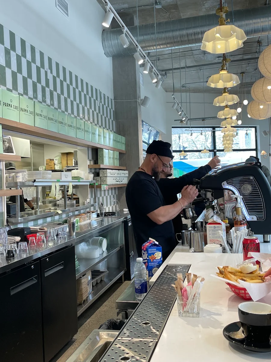 Vibe, Parma Café