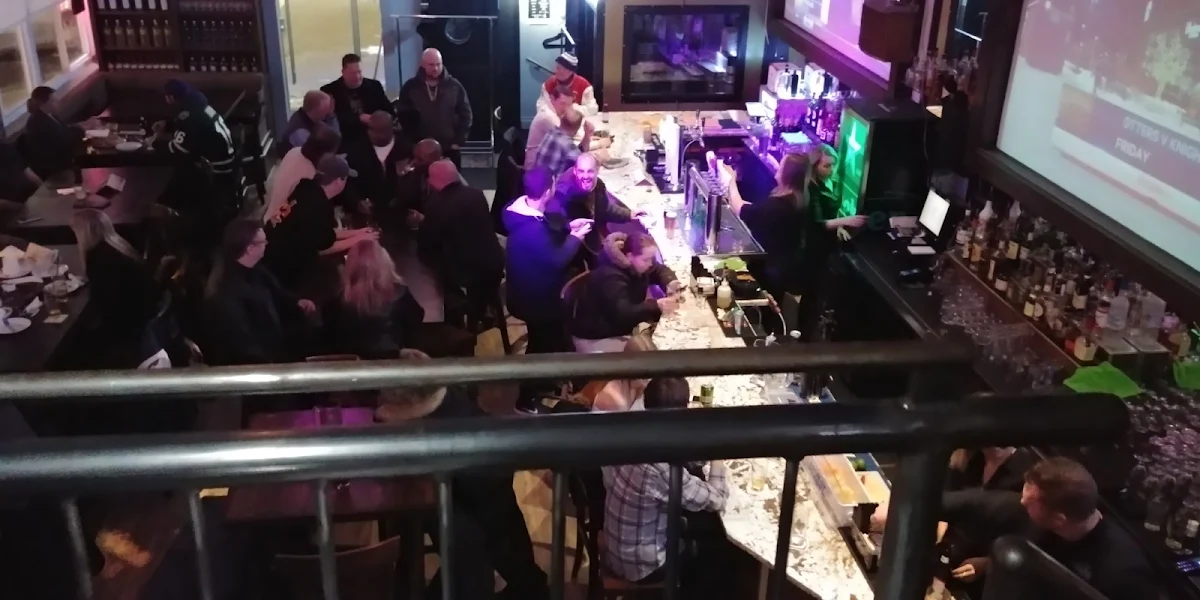 Vibe, The Squire Pub & Grill