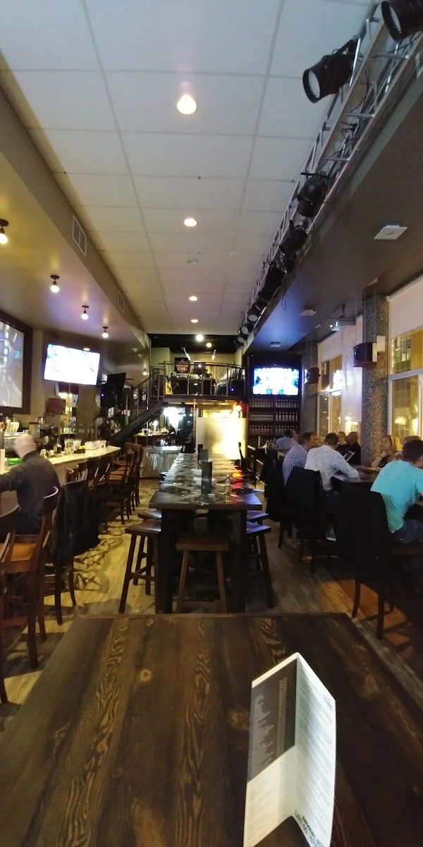 Vibe, The Squire Pub & Grill