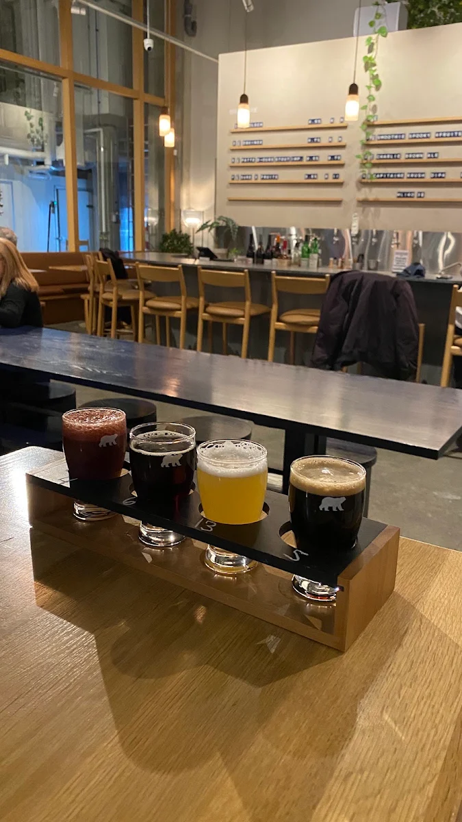 Vibe, Le Relais Boréale Montréal - Microbrasserie & Boutique
