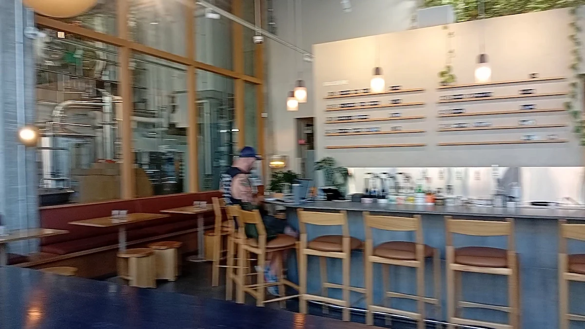 Vibe, Le Relais Boréale Montréal - Microbrasserie & Boutique