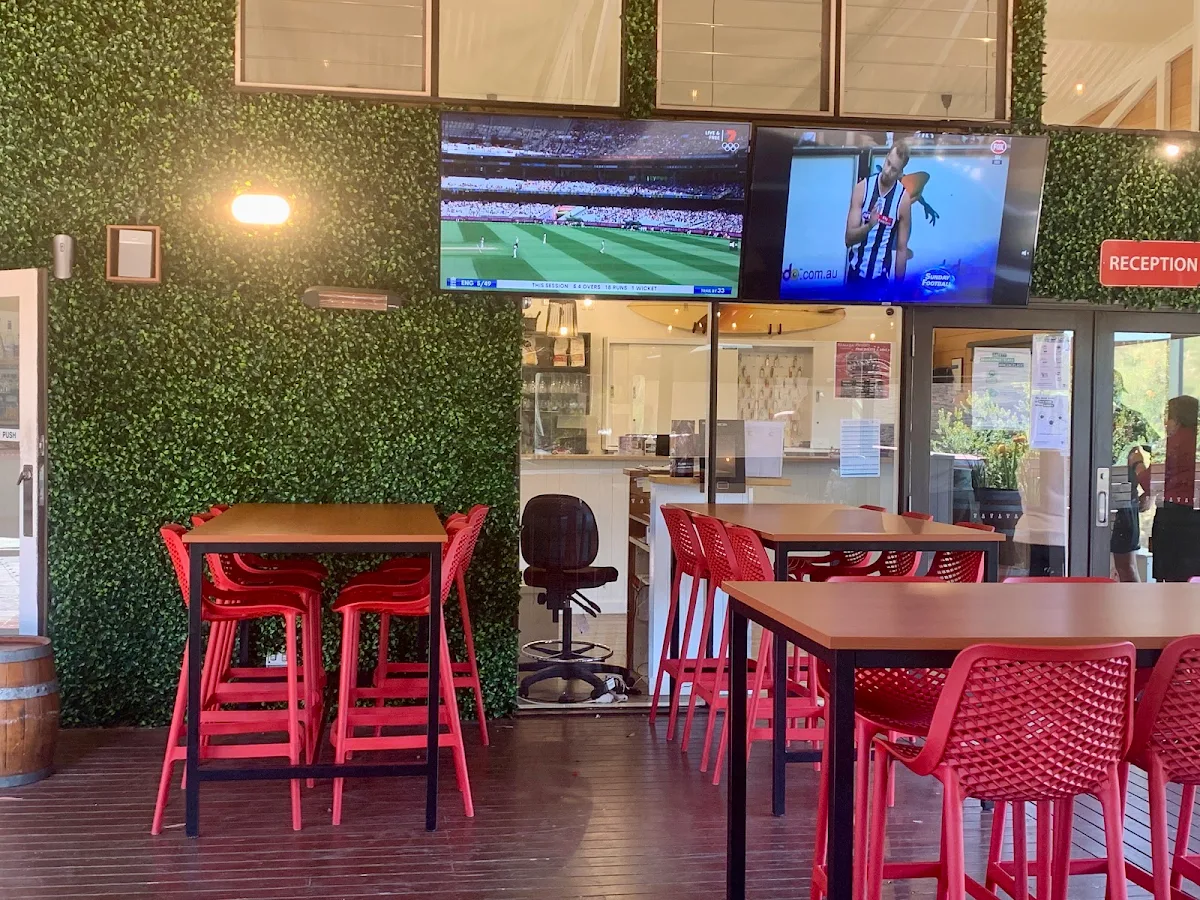 Vibe, Flametrees Restaurant, Cafe & Bar