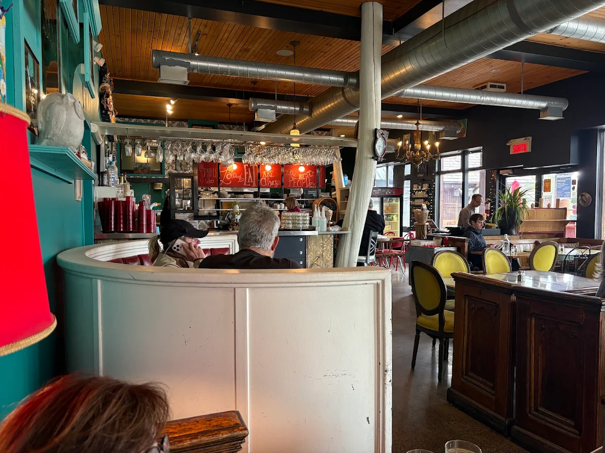 Vibe, Cafe Le Hibou