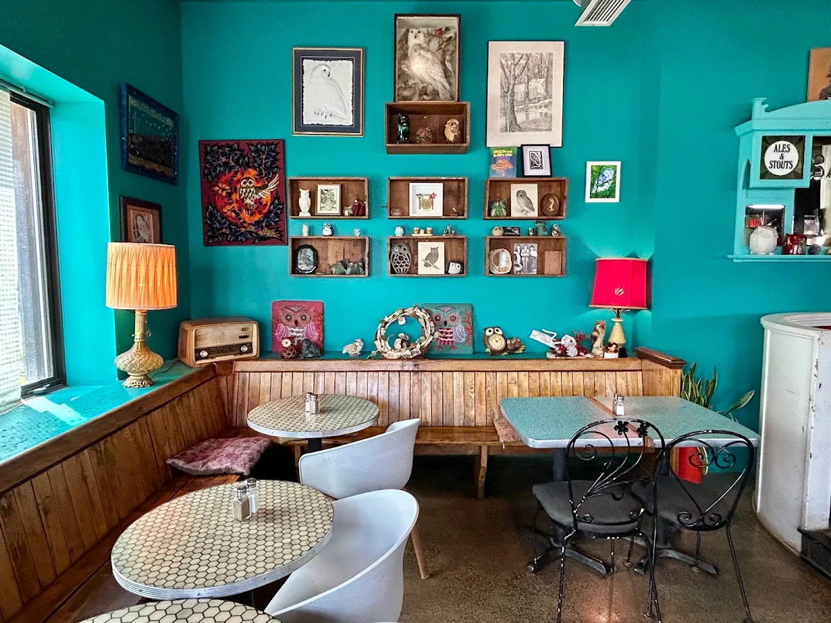 Vibe, Cafe Le Hibou