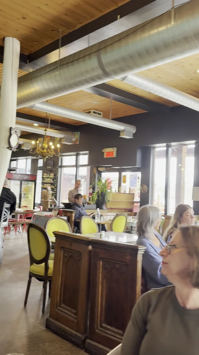 Vibe, Cafe Le Hibou