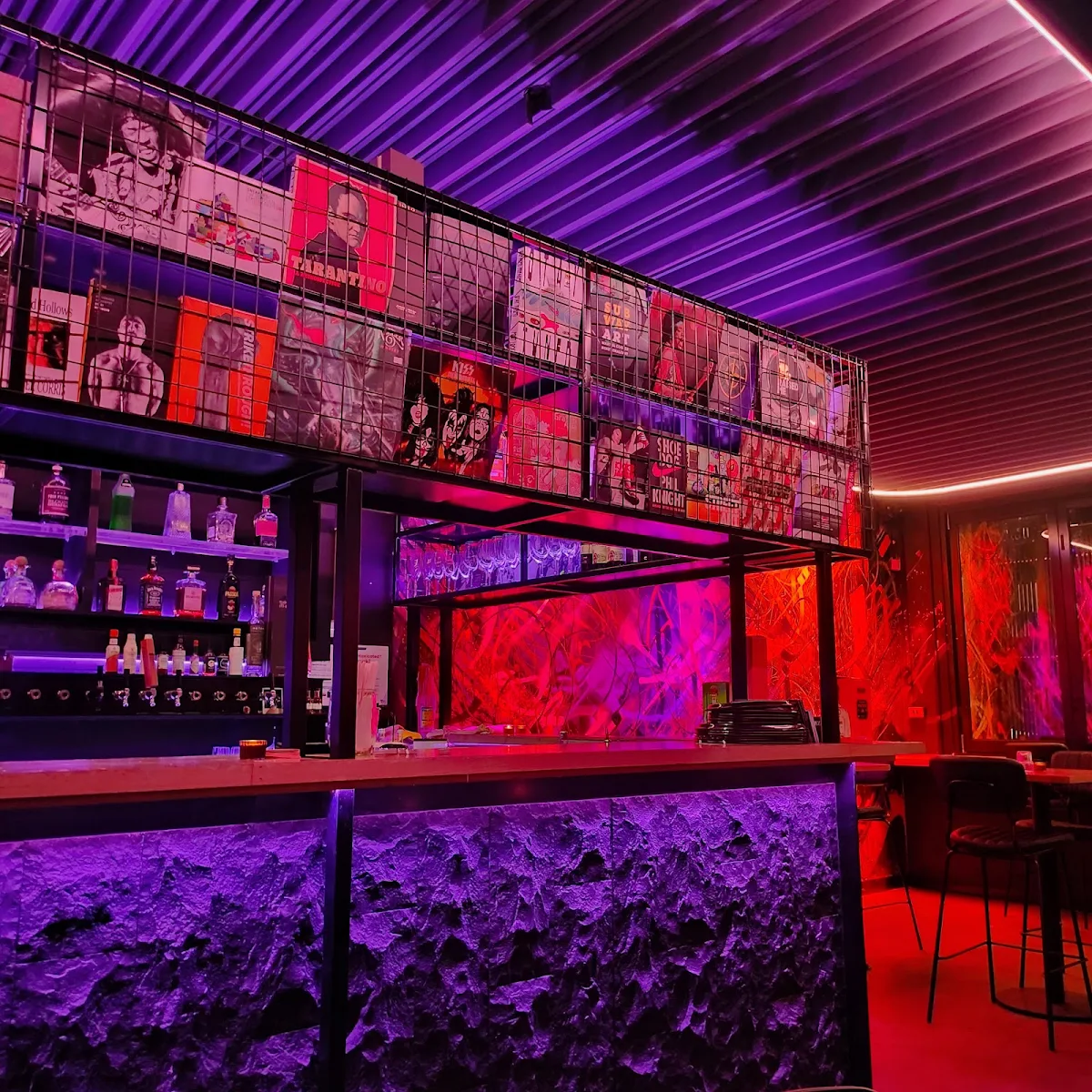 Vibe, 113 Chapel