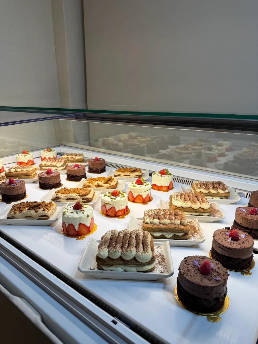 Food & drink, Velora Café Pâtisserie