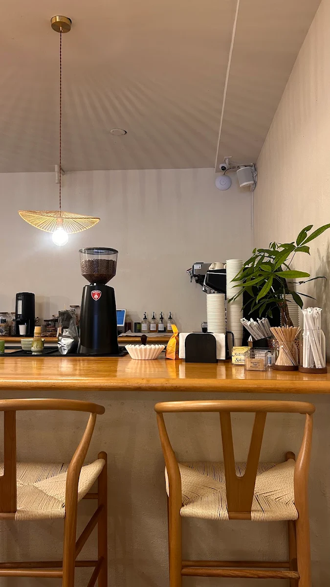 Vibe, Velora Café Pâtisserie