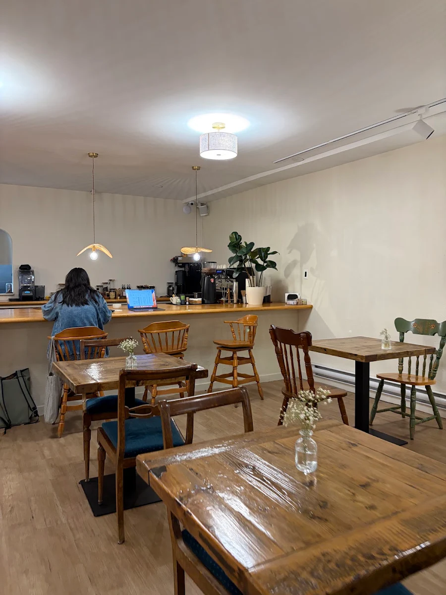 Vibe, Velora Café Pâtisserie