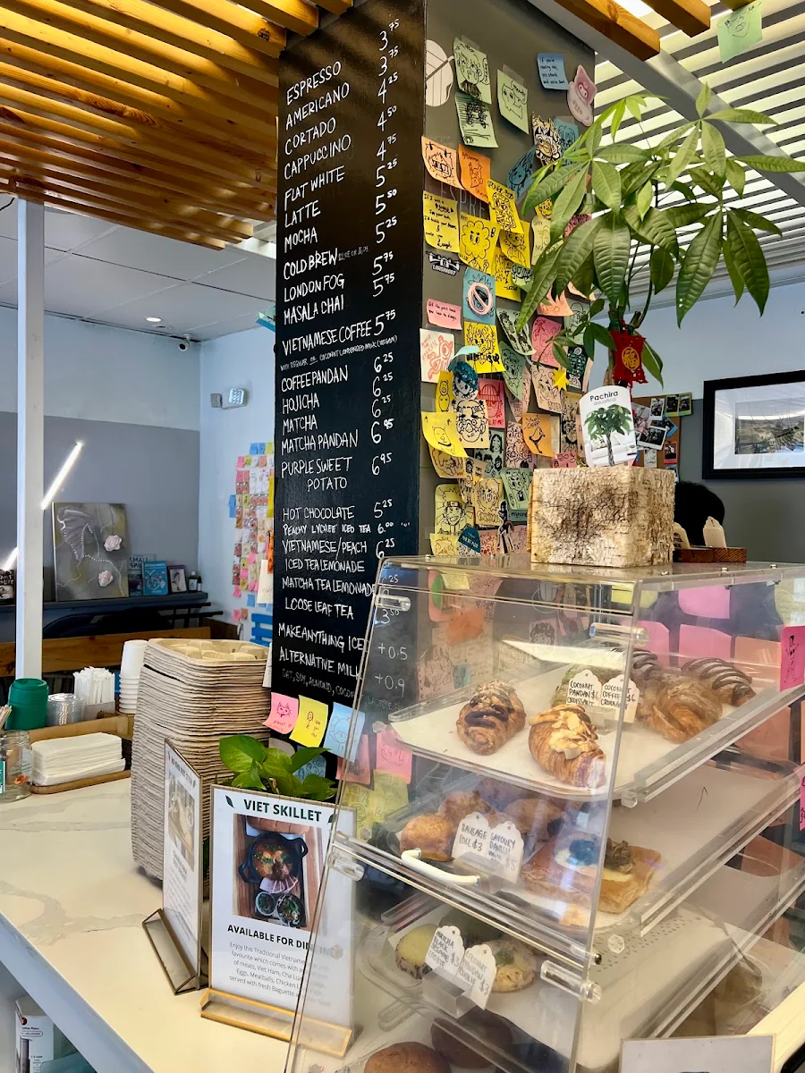 Vibe, Rustle & Still Café
