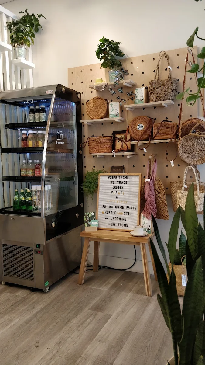 Vibe, Rustle & Still Café