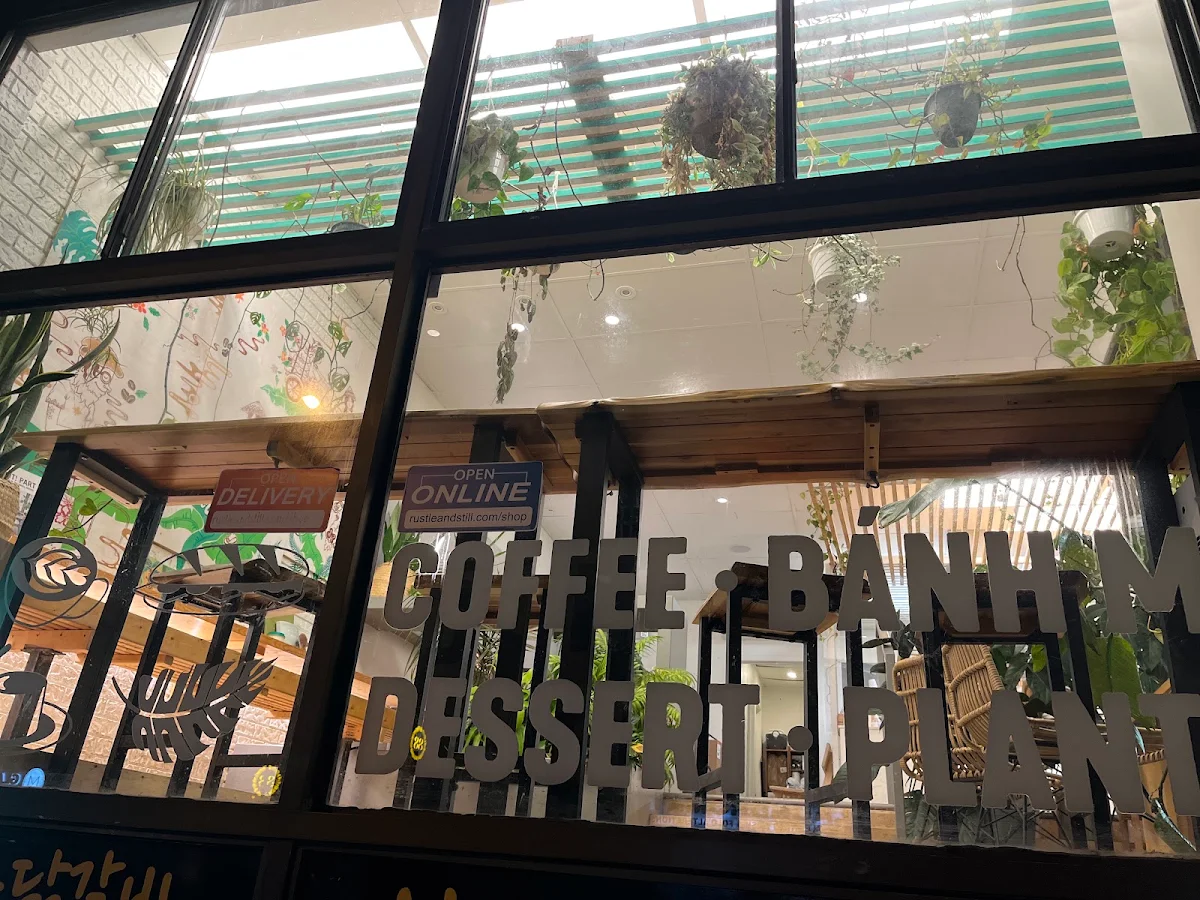 Vibe, Rustle & Still Café