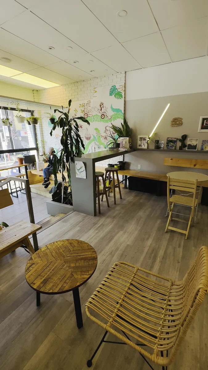 Vibe, Rustle & Still Café