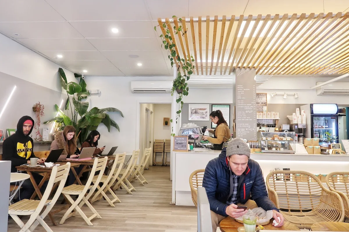 Vibe, Rustle & Still Café