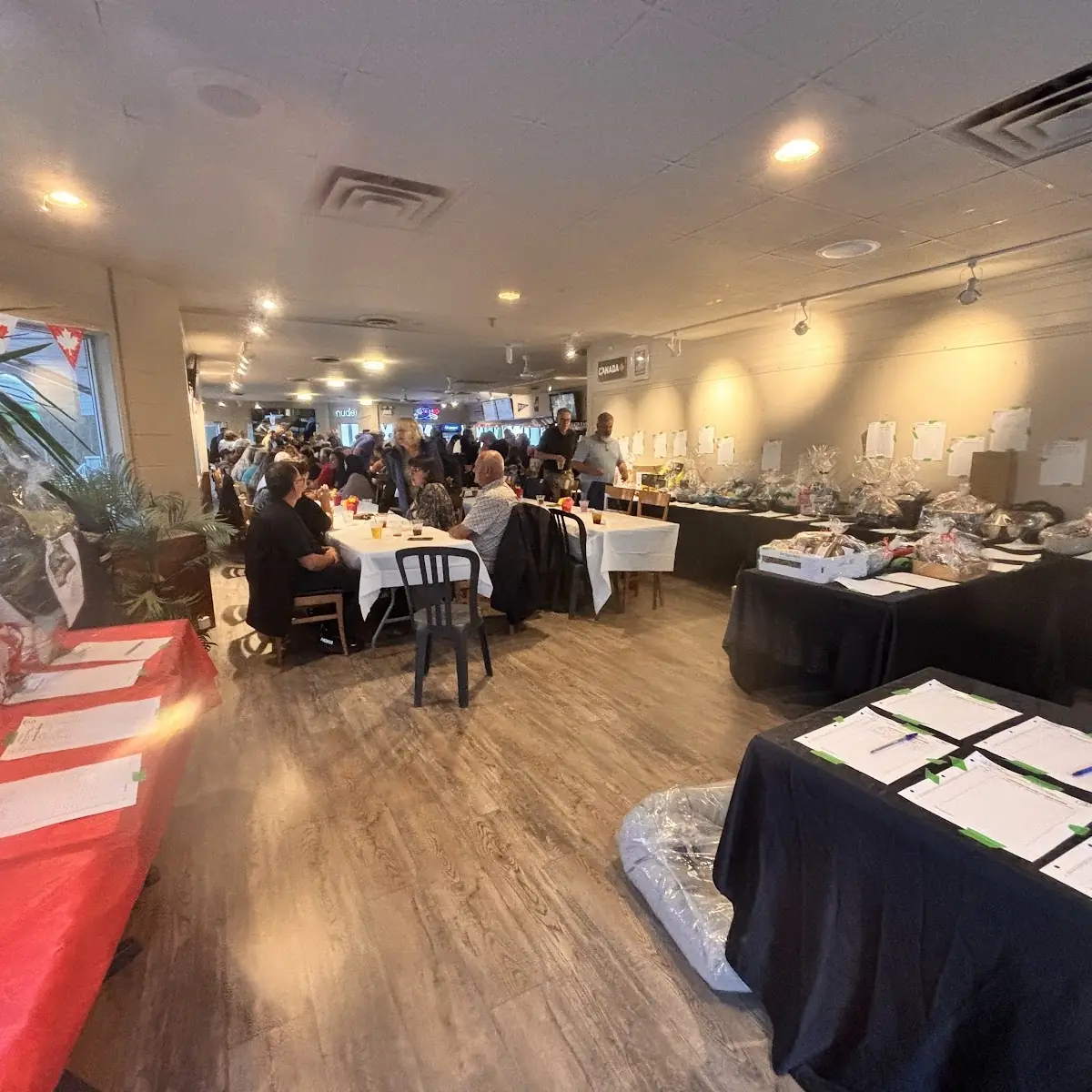 Vibe, Diamond 5 Clubhouse Restaurant At Softball City