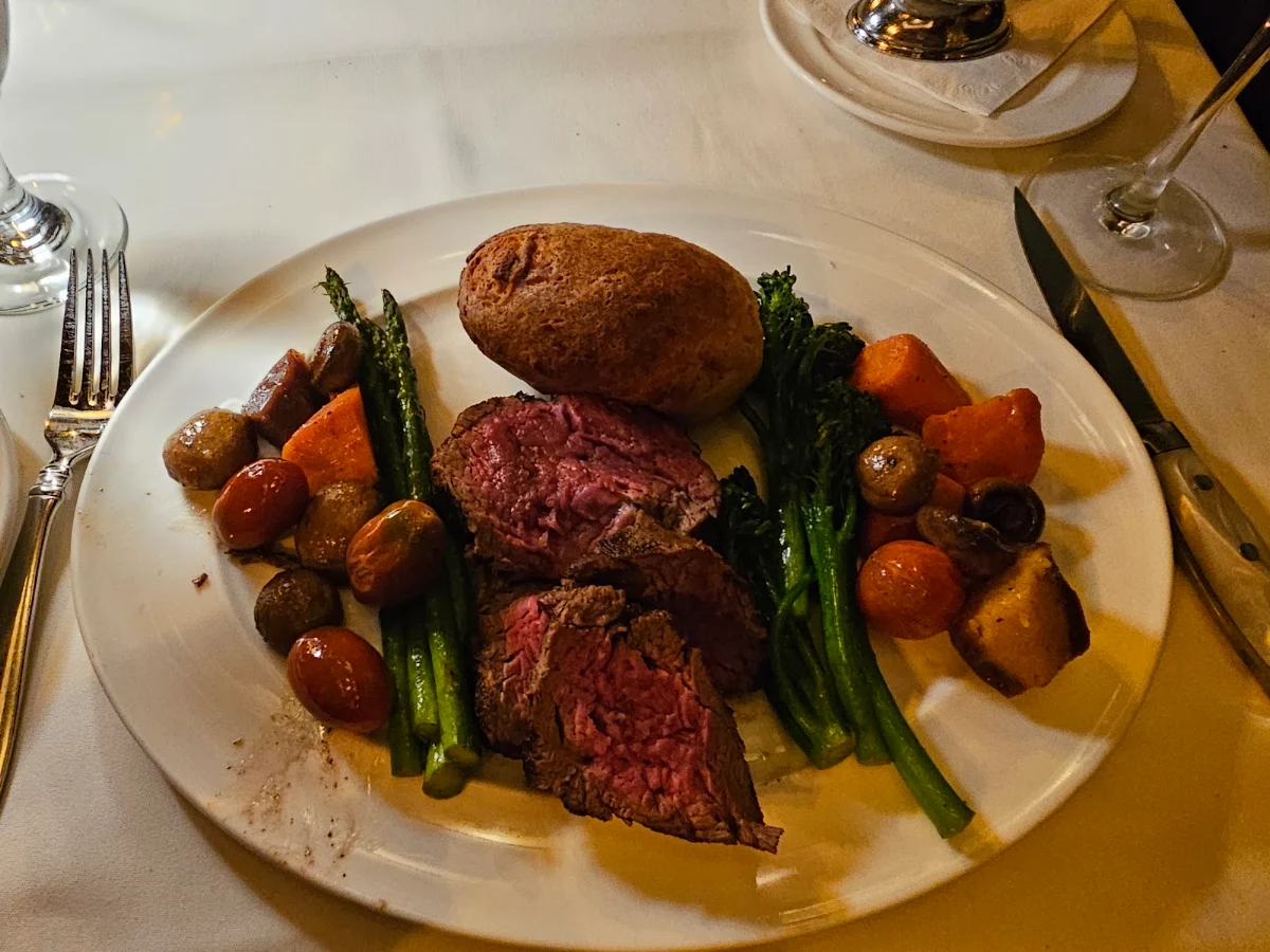 Food & drink, Caesar's Steak House & Lounge