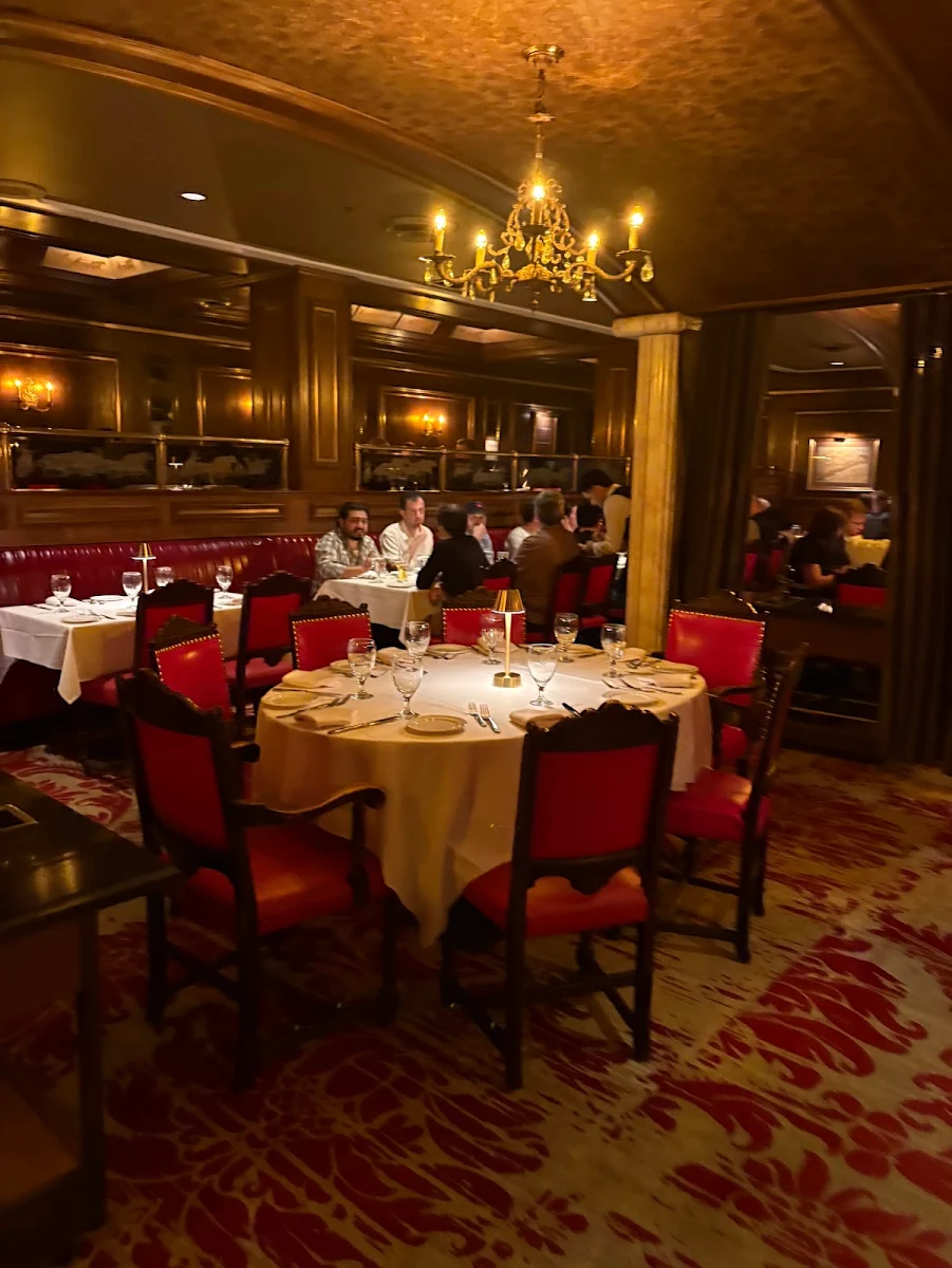 Vibe, Caesar's Steak House & Lounge