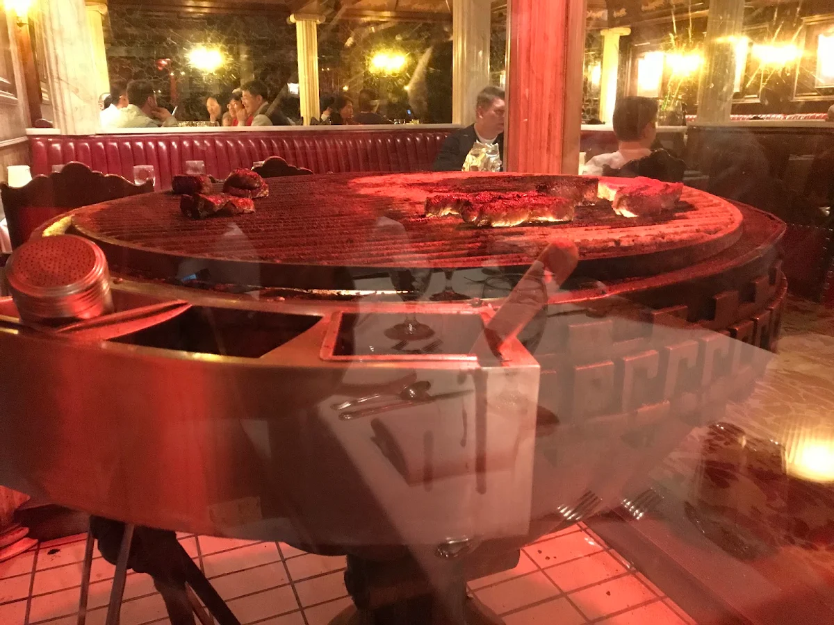 Vibe, Caesar's Steak House & Lounge