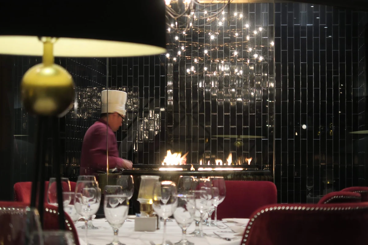 Vibe, Caesar's Steak House & Lounge