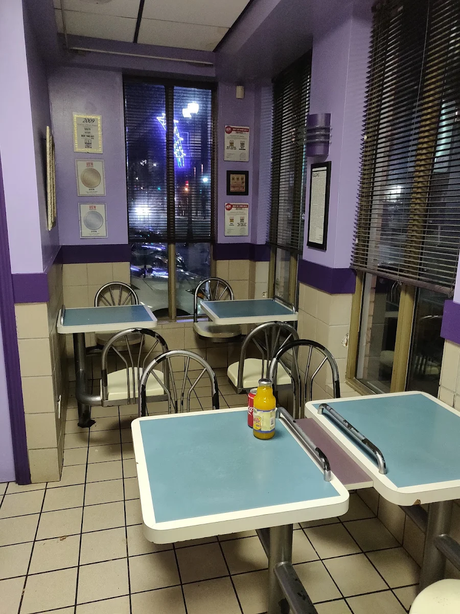 Vibe, Lulu's Canadian Style Shawarma
