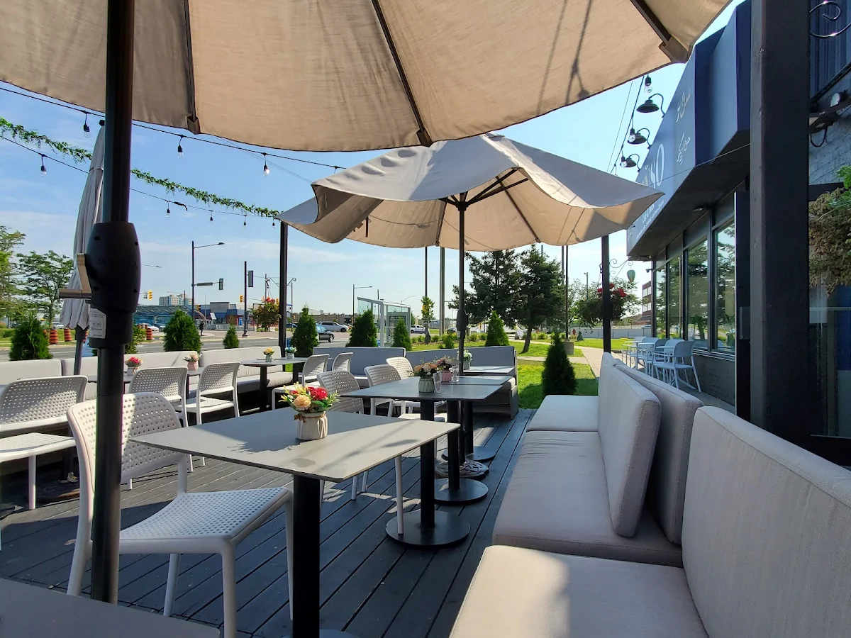 Vibe, Roses Cafe Senso