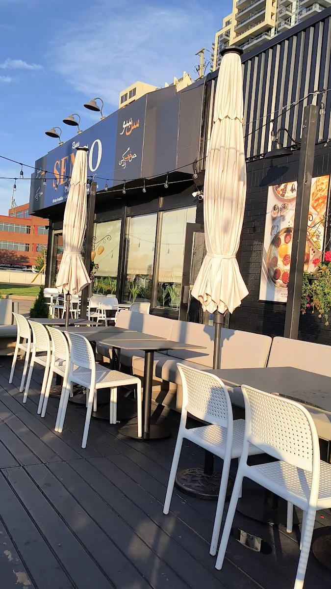 Vibe, Roses Cafe Senso