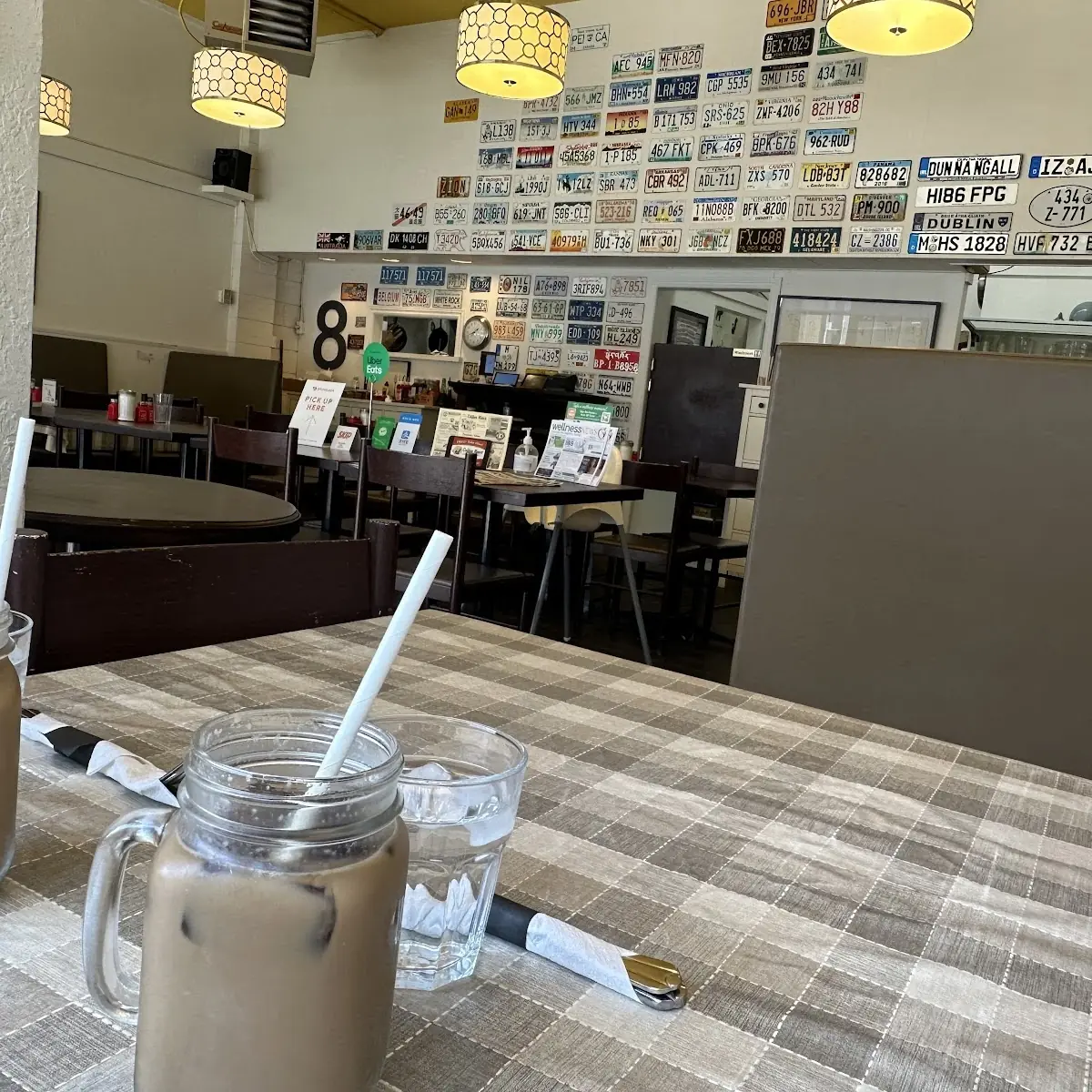 Vibe, Café 8