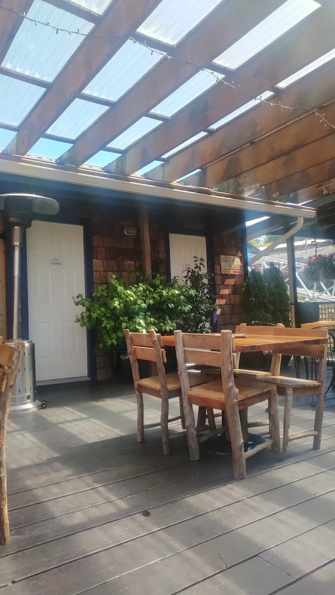 Vibe, Floathouse Restaurant