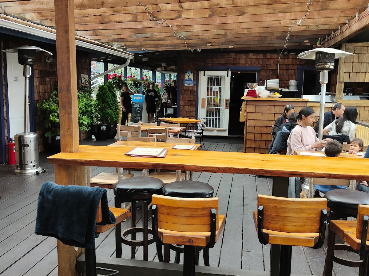 Vibe, Floathouse Restaurant