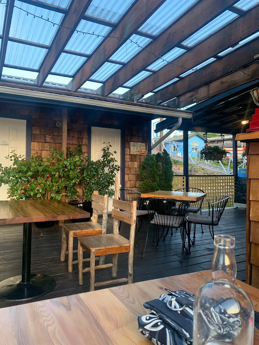 Vibe, Floathouse Restaurant
