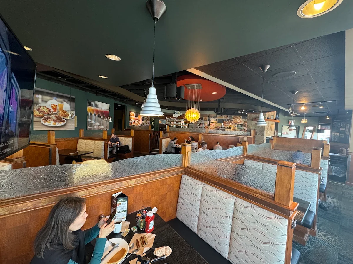 Vibe, Ricky's All Day Grill - Kingsway