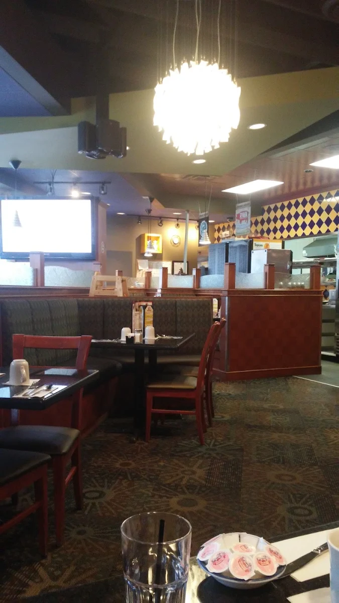 Vibe, Ricky's All Day Grill - Kingsway