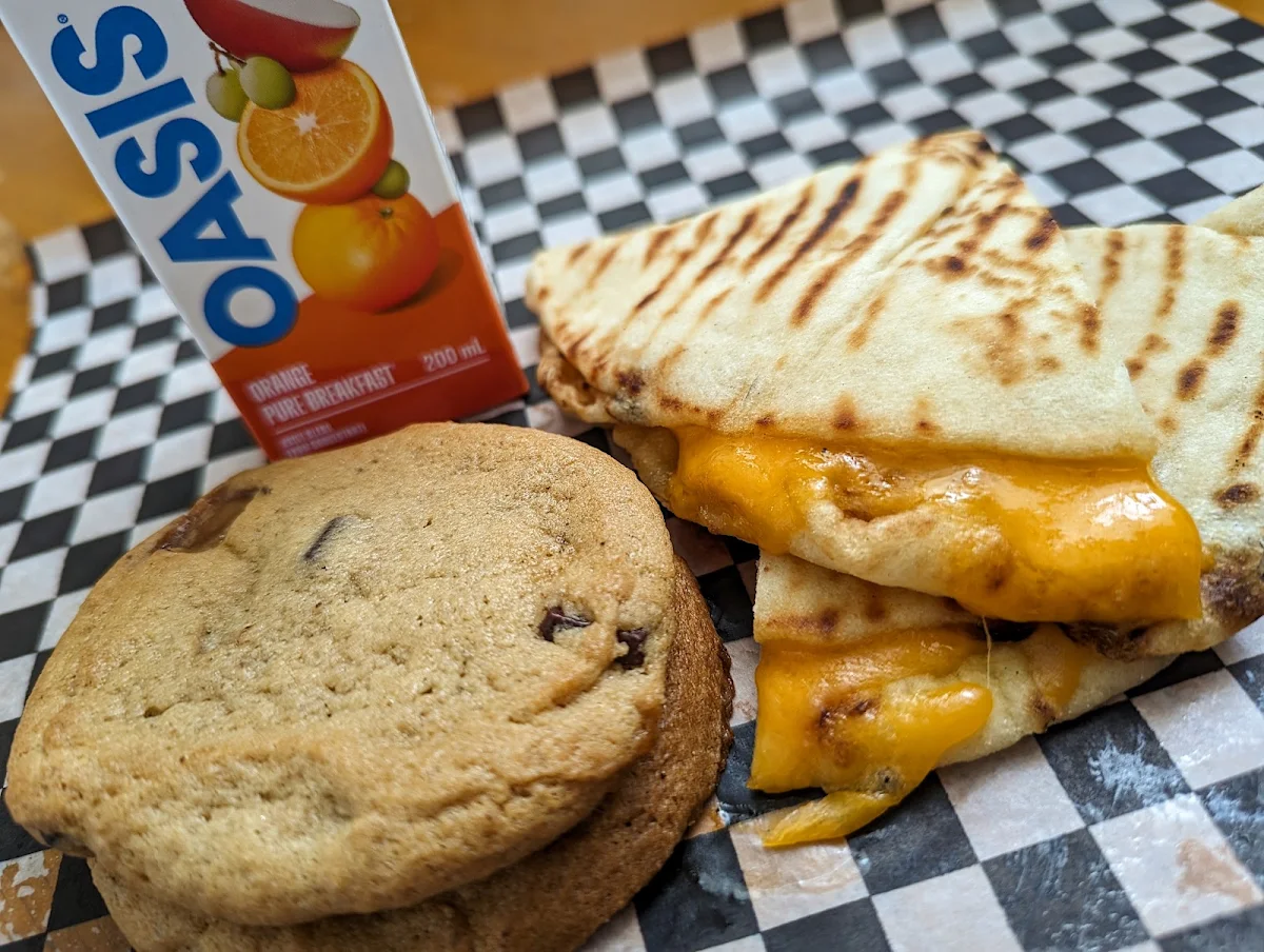 Food & drink, Main Street Express Kagawong