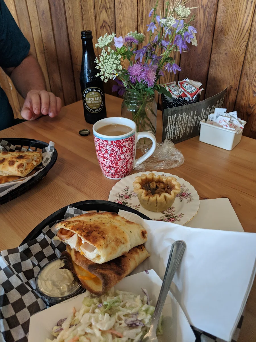 Food & drink, Main Street Express Kagawong