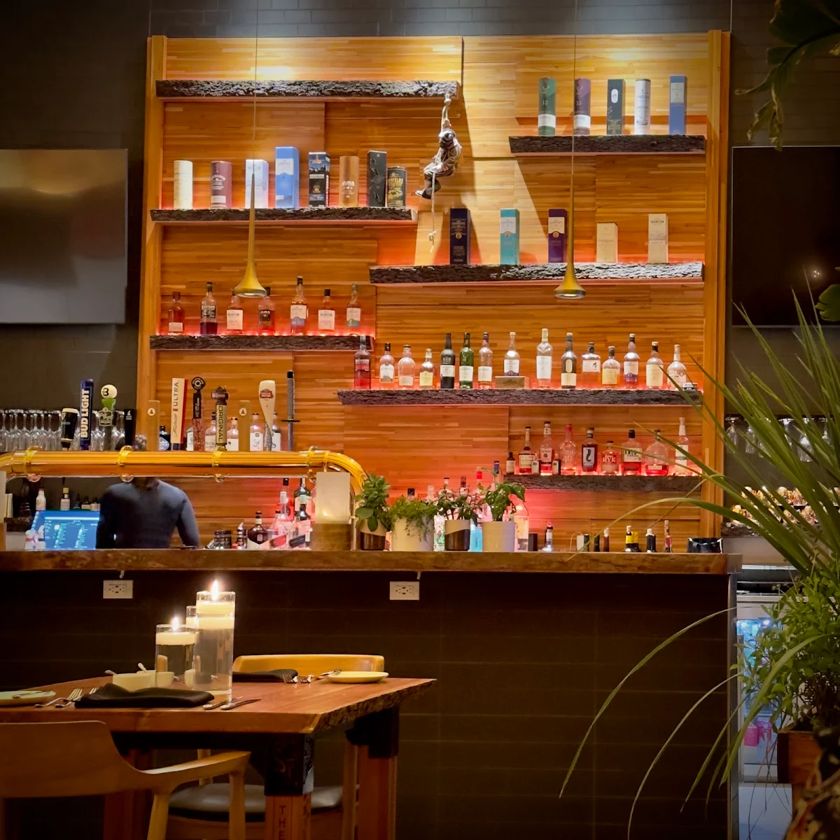Vibe, KALOS Restaurant