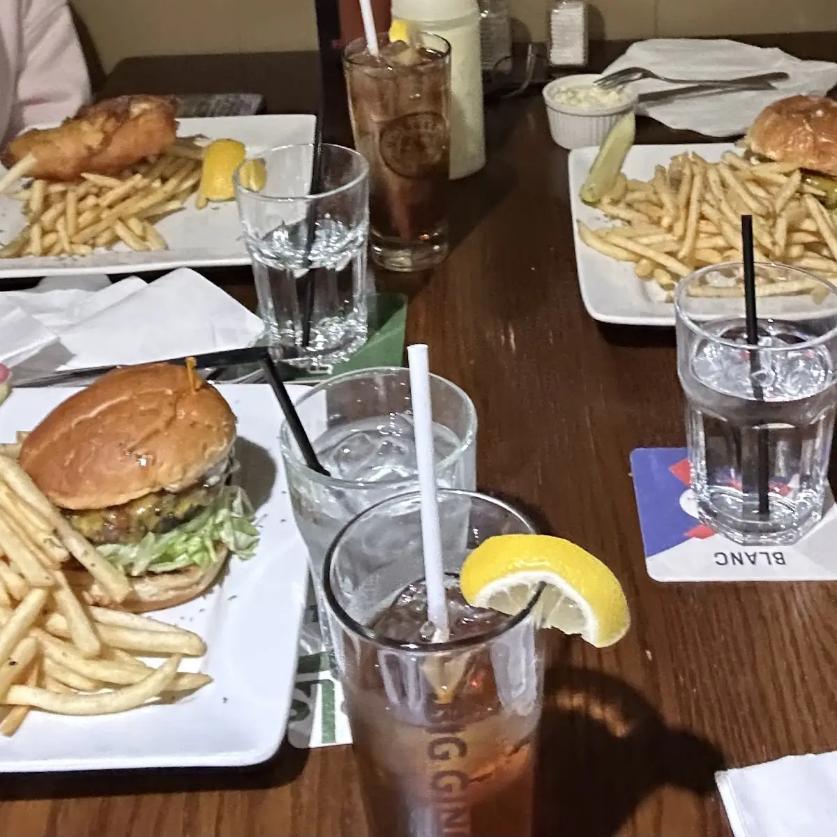 Food & drink, Sandy's Riverside Grill