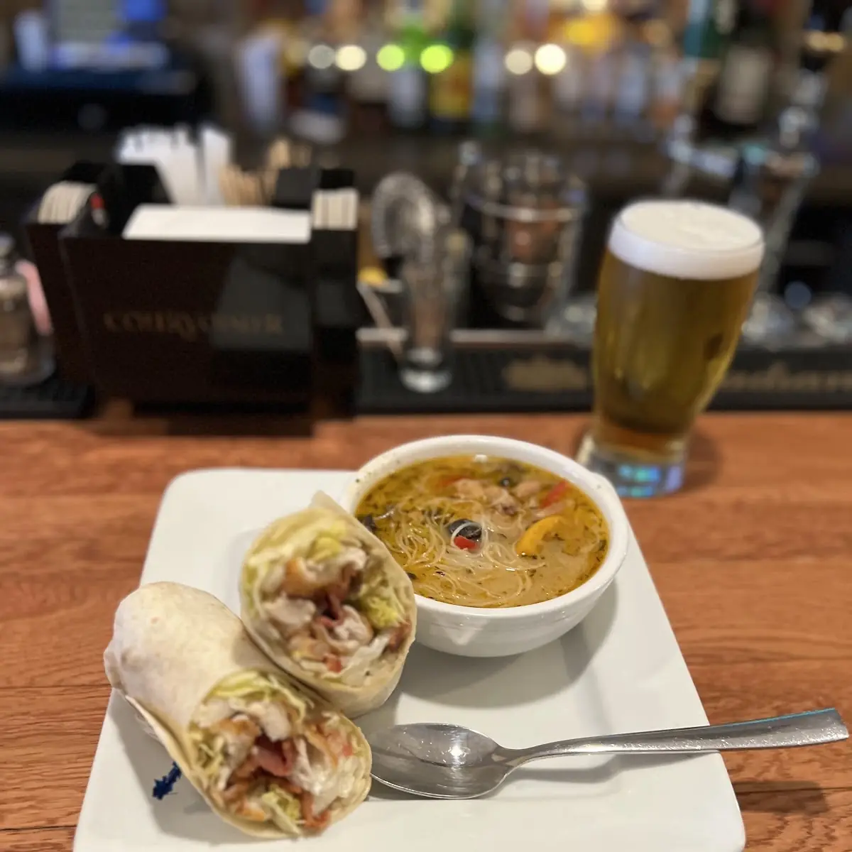 Food & drink, Sandy's Riverside Grill