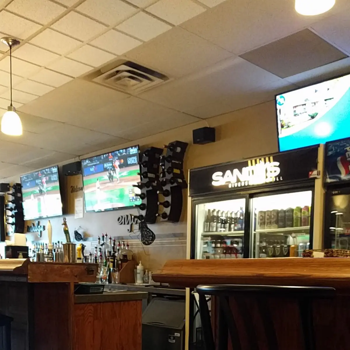 Vibe, Sandy's Riverside Grill