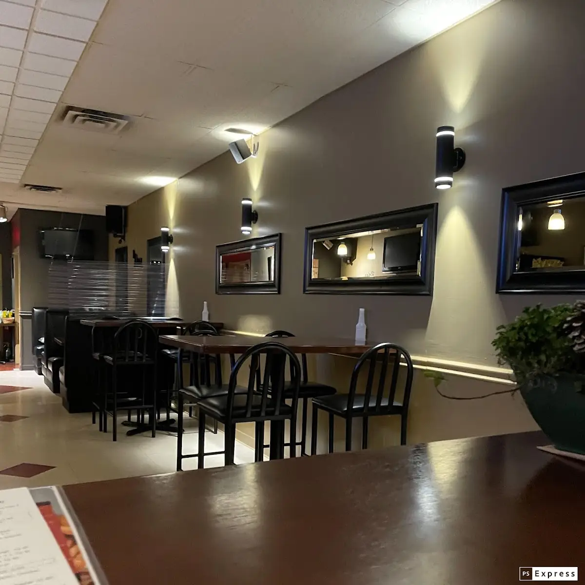 Vibe, Sandy's Riverside Grill