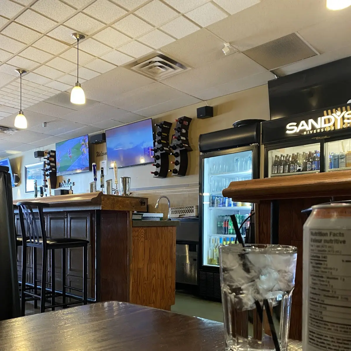 Vibe, Sandy's Riverside Grill