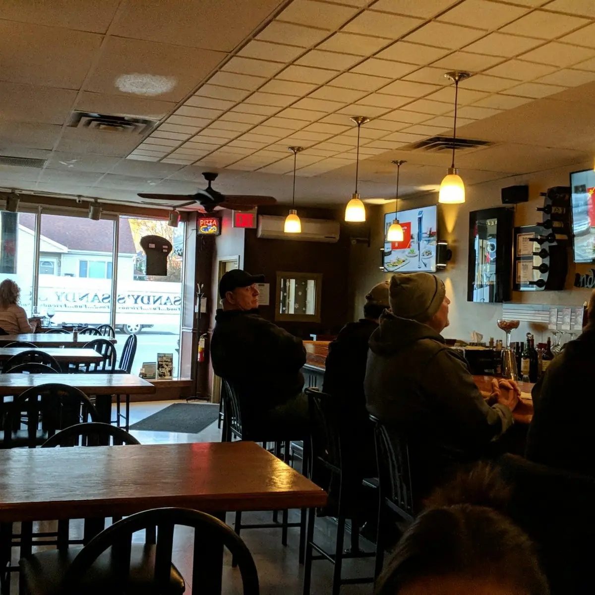 Vibe, Sandy's Riverside Grill